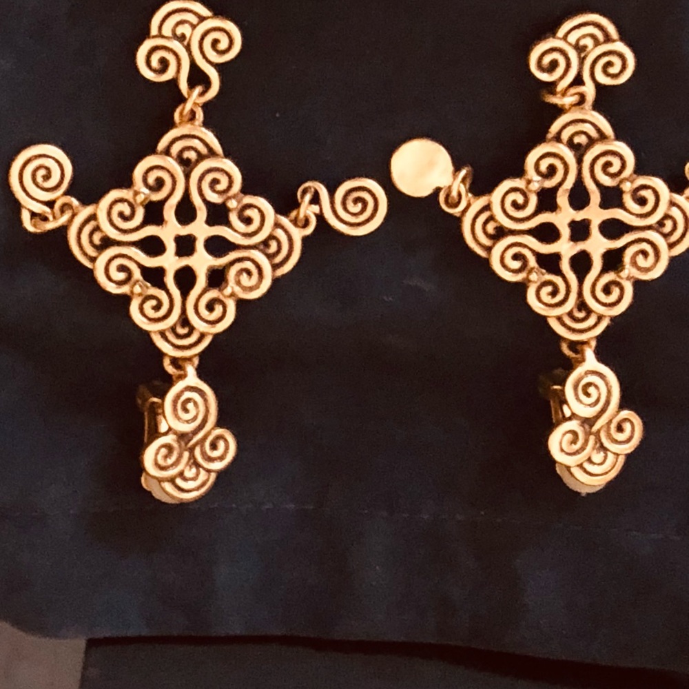 Oscar de la Renta Russian gold earrings clip on’s brand new never worn